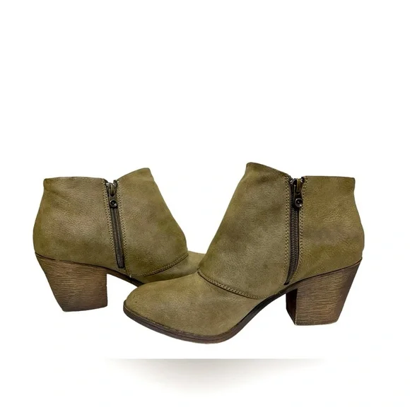 🌼NEW BLOWFISH WOMENS GREEN FAUX LEATHER BOOTIES. - Picture 7 of 13
